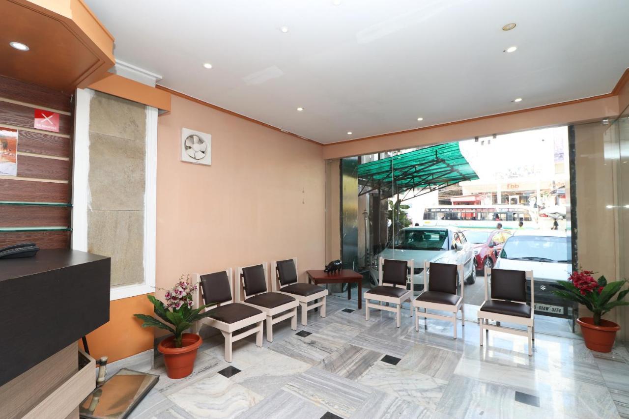 Vaccinated Staff - Capital O 7933 Hotel Trimurty International Guwahati Exterior foto