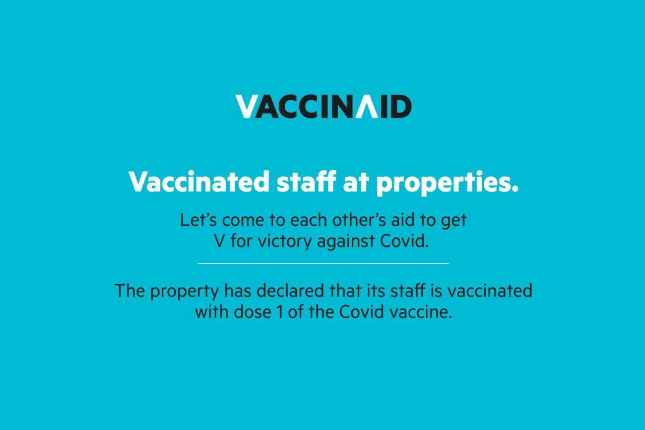 Vaccinated Staff - Capital O 7933 Hotel Trimurty International Guwahati Exterior foto